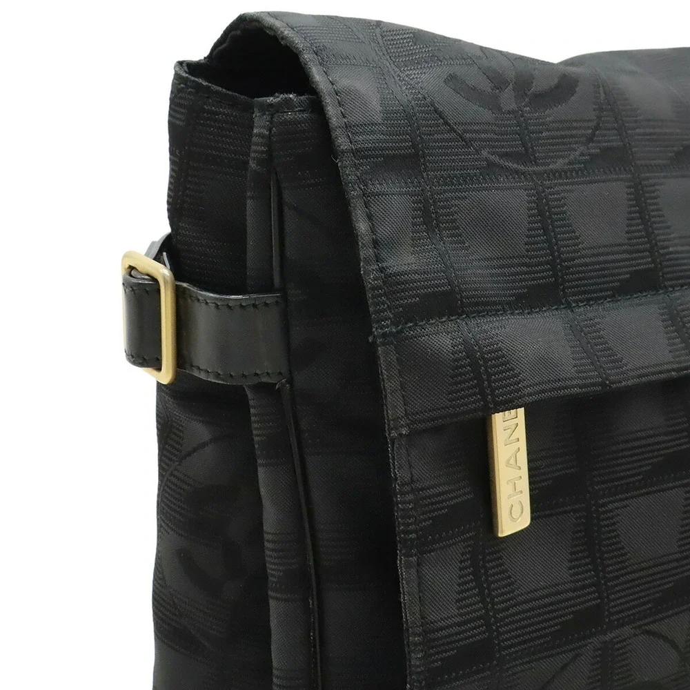 CHANEL Black Shoulder Bag